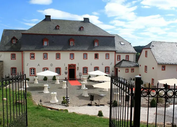 Schlosshotel Burghaus Kronenburg