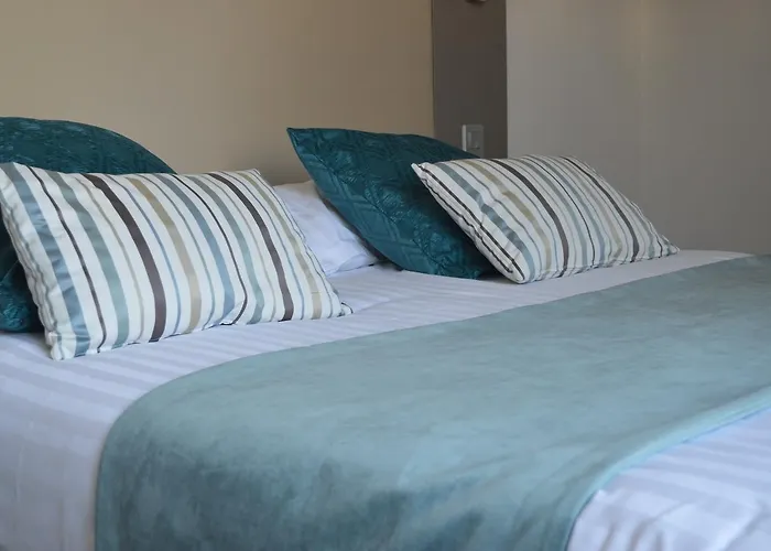 Logis Hotel Du Parc-Restaurant - Le Rouget De Lisle