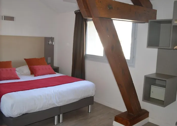 Logis Hotel Du Parc-Restaurant - Le Rouget De Lisle