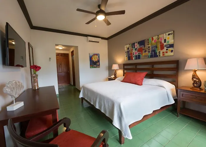 Club Del Mar Oceanfront