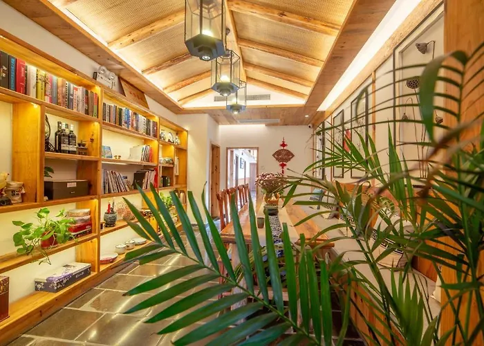 Zhangjiejie Yuelu Homestay Nearby The Entrance Of Avatar Mount Free Illy Coffee & Fresh Fruit, Free Laundry Service,Vegetarian Friendly