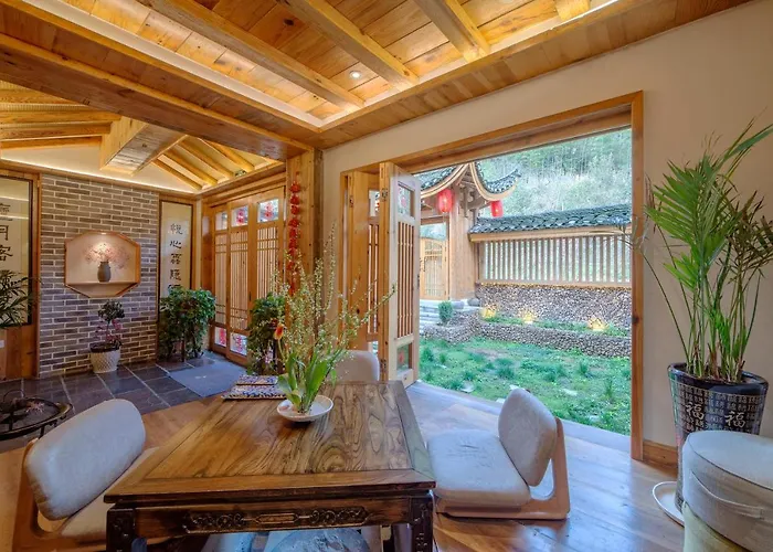 Zhangjiejie Yuelu Homestay Nearby The Entrance Of Avatar Mount Free Illy Coffee & Fresh Fruit, Free Laundry Service,Vegetarian Friendly