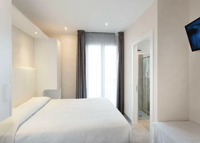 White Suite & Apartments