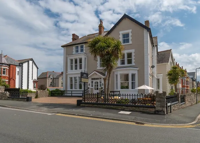 Lansdowne House With Private Car Park
