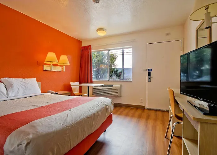 Travelodge By Wyndham Pompano Beach