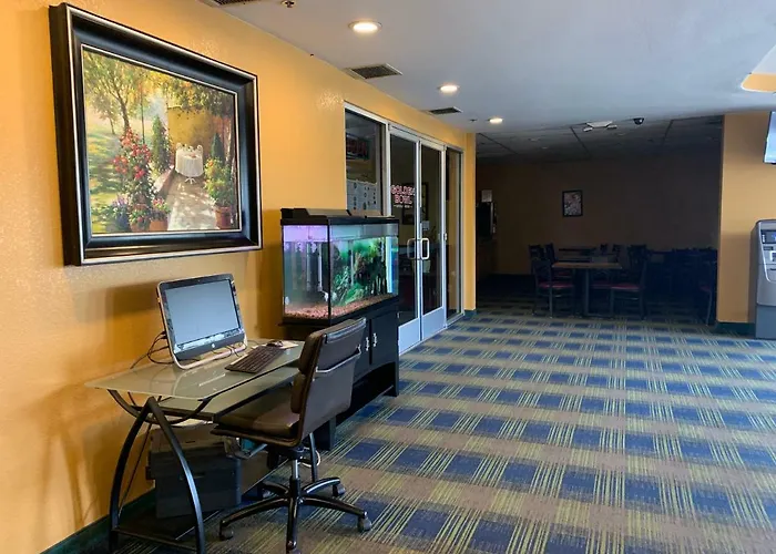 Howard Johnson By Wyndham Denver West