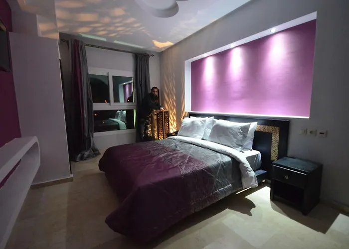 Hotel-Cafe-Restaurant Pyramides,