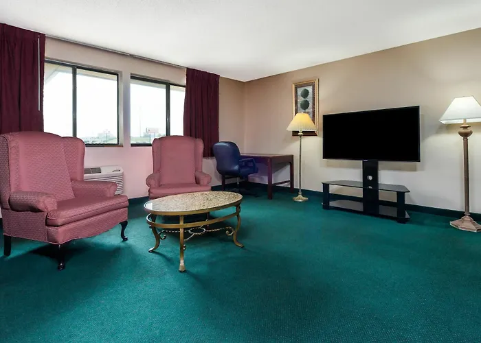 Super 8 By Wyndham Bridgeton/Arpt/St Louis Area
