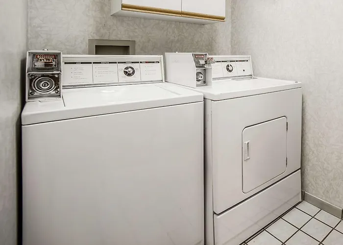 Yellowstone River Inn & Suites