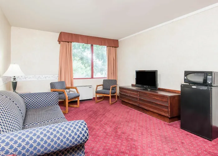 Howard Johnson By Wyndham Kitchener Conestoga