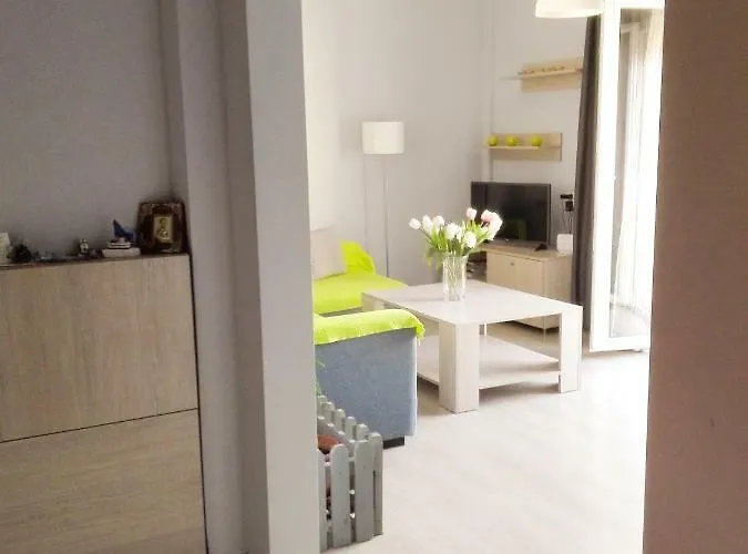 Luxury Apt At Navarino Square