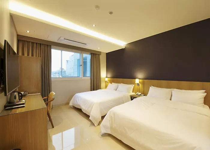 Hotel B