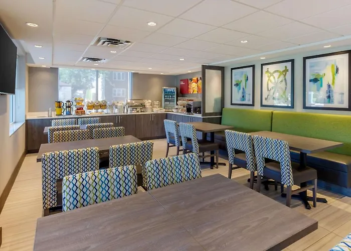 Comfort Suites Downtown Windsor