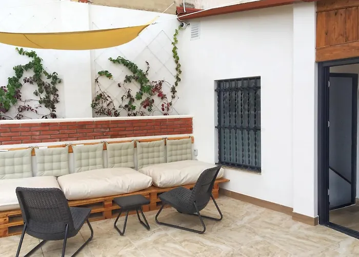 Hostel Numero Trece - Private Capsule Deds - Albergue Juvenil - Free Towels, Coffee & Tea, Remote Check-In (Adults Only)