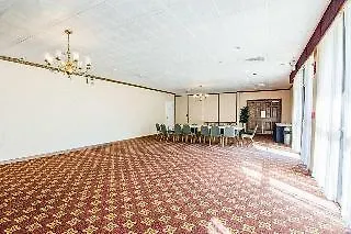 Econo Lodge Inn & Suites Southwest