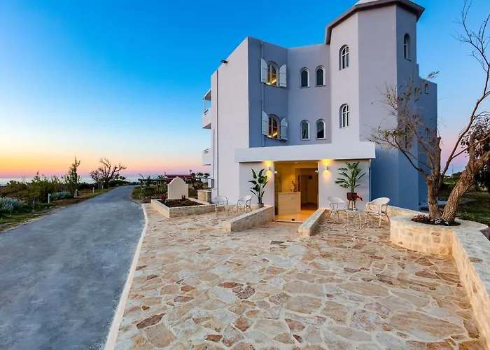 Pinelopi Beach Suites