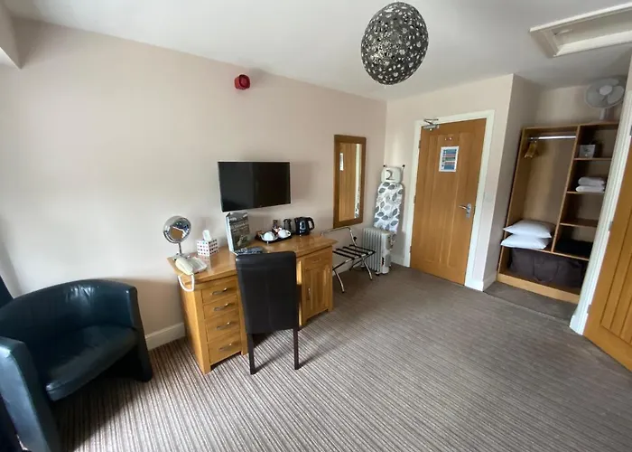 The Three Horseshoes Hotel
